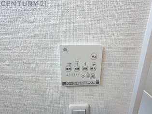 暖房機能があるため、冬場でも温かい浴室で入浴でき、乾燥機能があるため、水気を素早く取り除けます。また、換気機能があるため、湿気を素早く排出してカビや雑菌の発生を防ぐことができます。