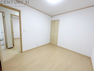 創造性や成長を促す遊びの空間を提供。学習や趣味に集中できる環境を整えます。個別のプライベートスペースは自己表現と自立心を育み、心地よい睡眠環境を整えリラックスできる場所を提供。