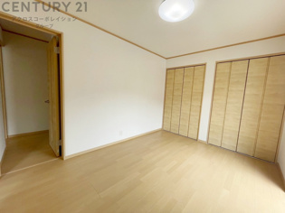 リラックスできるプライベート空間で、快適な睡眠をサポート。個人の好みに合わせたインテリアや寝具で心地良さを追求。プライベートな時間を過ごし、リフレッシュする場所におすすめです。