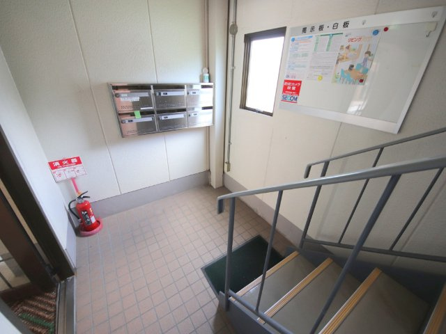 北和通商ビルのエントランス