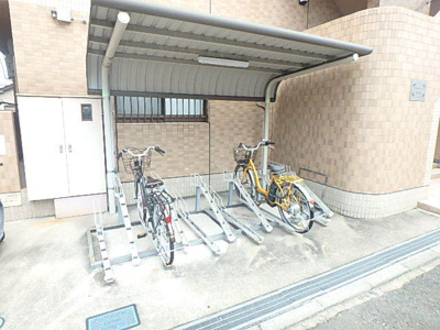 ★屋根付き駐輪場★（バイク不可）