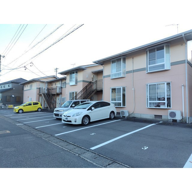 エースハイツの駐車場