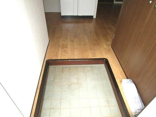 サンライフひろみねAの玄関