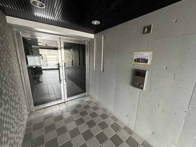豊田市若林東町宮間の賃貸マンションのエントランス