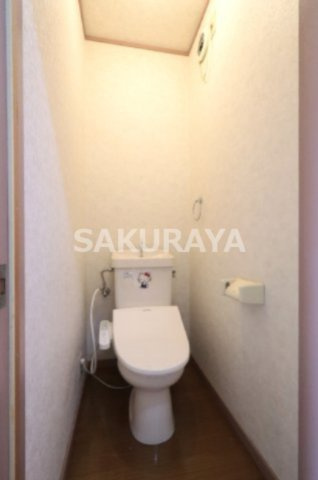 堀込レジデンスの独立洗面台|2025年7月撮影。