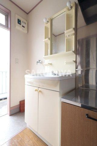 堀込レジデンスの独立洗面台|2025年3月撮影