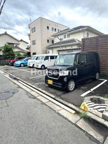 ハイツカクトの駐車場