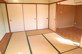 【和室】 | コーポ海南東 | くつろぎの場として、客間として、様々なシーンで活躍する和室です