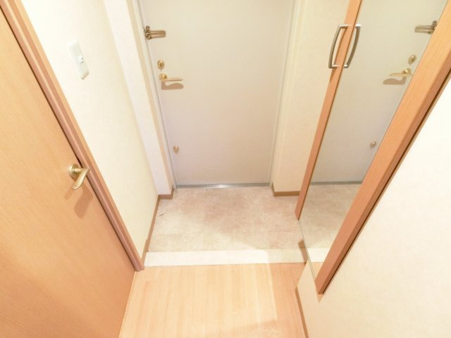 クレオコート和泉中央の玄関|同物件別部屋