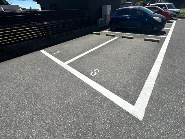 ウィンズパレス雅の駐車場