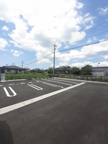 ウィステリアの駐車場