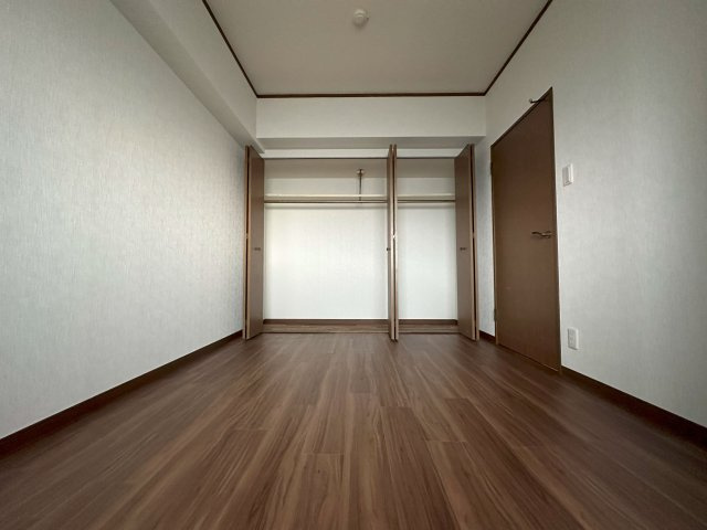 駅南レジデンスの洋室