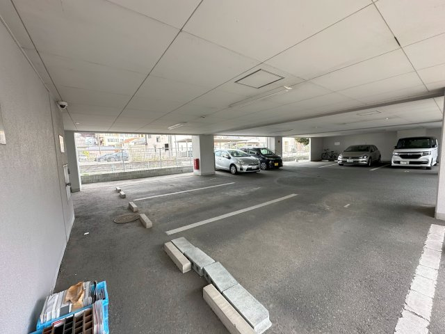 駅南レジデンスの駐車場