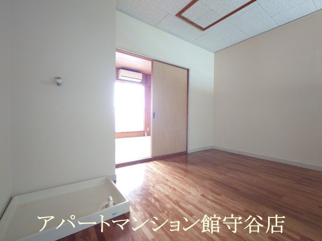 清風ハイツＡの洋室