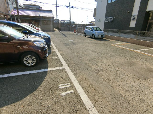 アーバンヴィラ登美丘の駐車場