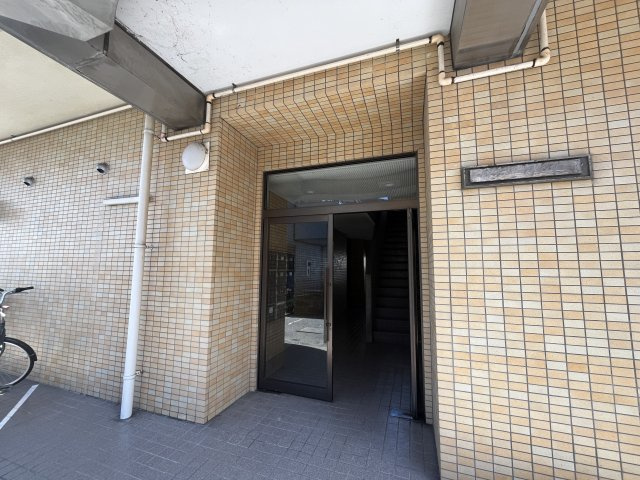プラザ豊町のエントランス|落ち着いたエントランスです