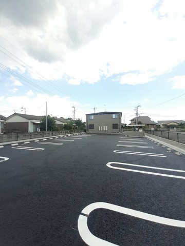 フォレスト　ワンＡの駐車場