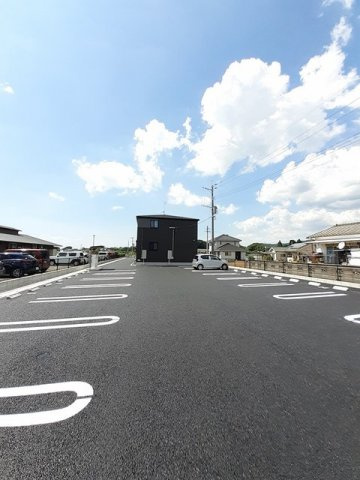 フォレスト　ワンＢの駐車場