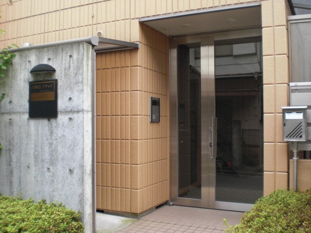 本駒込フラットのエントランス