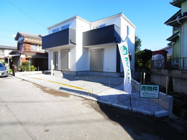 新築　高崎市石原町1期　1号棟の駐車場|現地写真　駐車スペースは並列2台分可能です！					
