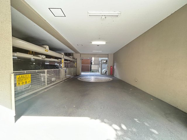 地下鉄五条駅まで徒歩２分の駅近●令和５年１２月全面改装済み●５階３ＬＤＫ●藤和シティホームズ烏丸五条の駐車場|駐車場