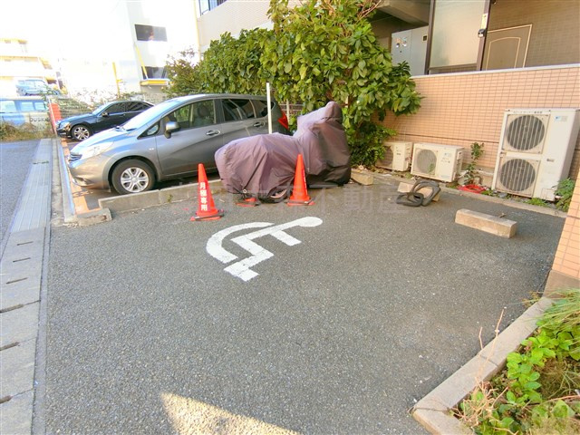 JOSハイツ多摩川の駐車場