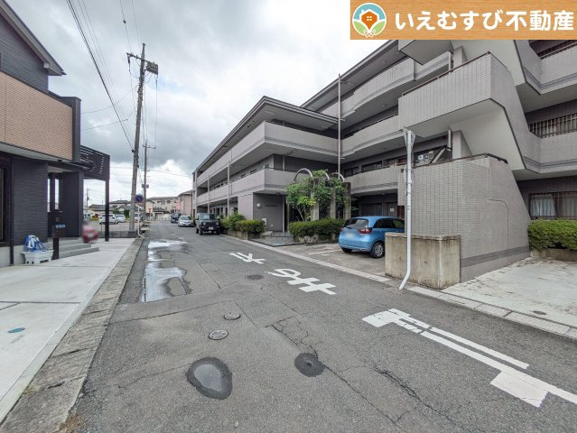 コスモ行田の駐車場