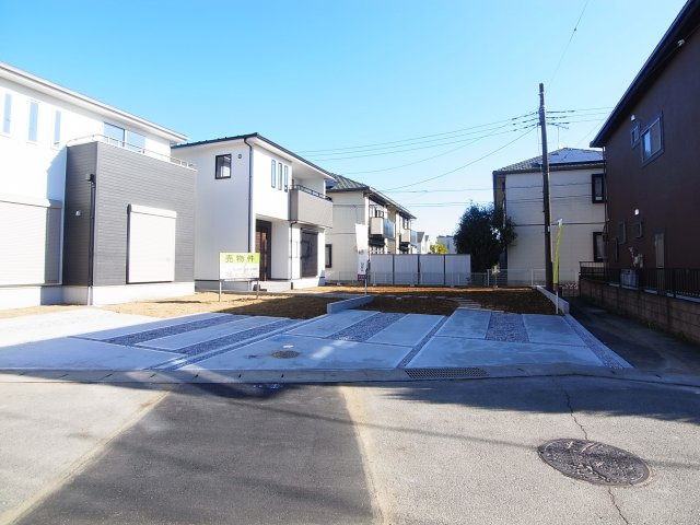 新築　高崎市倉賀野町30期　2号棟の駐車場|現地写真　駐車スペースは並列2台分可能です！					
