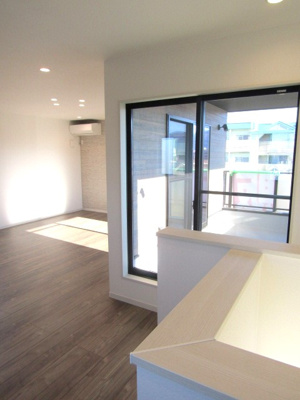 【居間・リビング】 | エンゼルハウス昭和町河東中島⑥ | こちらのリビングで趣味の時間をお楽しみください