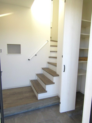 【玄関】 | エンゼルハウス昭和町河東中島⑥ | きれいな玄関です