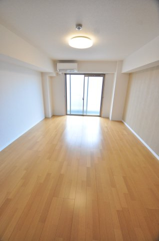 大阪市城東区成育３丁目の賃貸マンションの居間・リビング