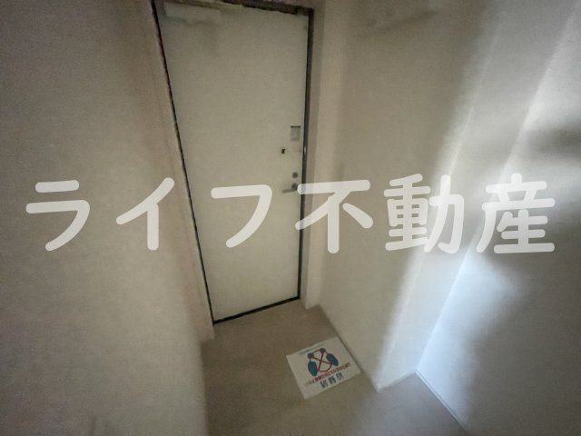 フジパレス弥刀駅東の玄関|収納もある玄関です