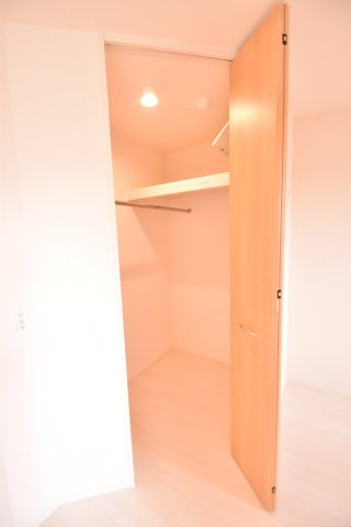 大阪市城東区今福西１丁目の賃貸マンションの収納