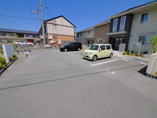 グランデュオ　Ⅰ番館の駐車場|駐車場があります