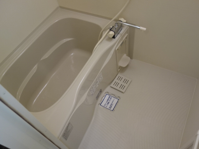アクイラ伊川谷の浴室
