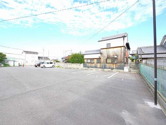 石見駅前モータープール