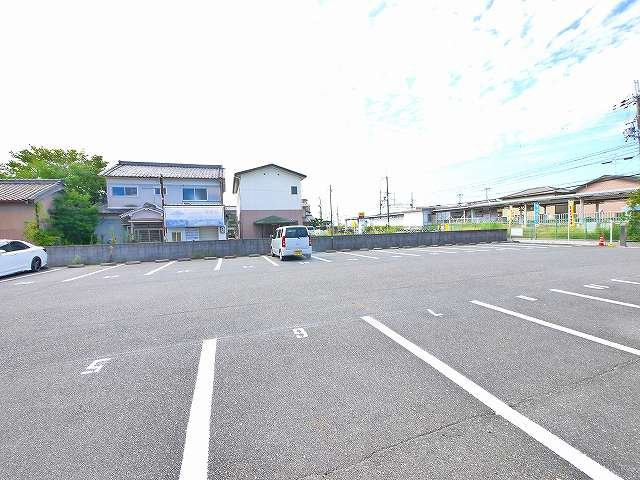 石見駅前モータープール