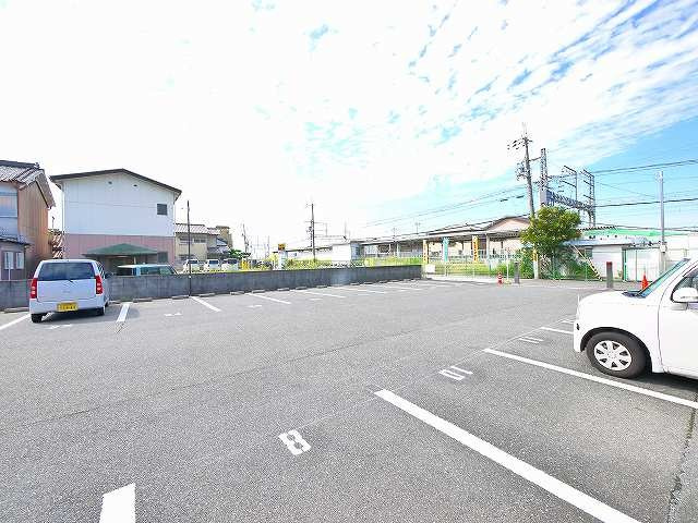 石見駅前モータープール
