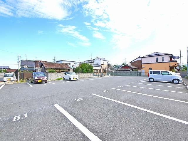 石見駅前モータープール