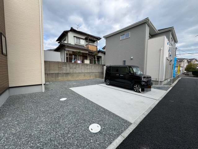ーBloomーブルームー小倉南区中吉田4丁目１期　【小倉南区　新築戸建て】の駐車場|駐車スペースは並列２台可能♪　【小倉南区　新築戸建て】