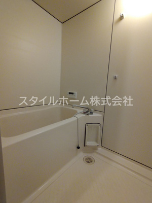 【浴室】 | ユトリロキャッスル | 別部屋写真です。