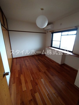 【内装】 | ユトリロキャッスル | 別部屋写真です。