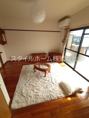 【居間・リビング】 | ユトリロキャッスル | 別部屋写真です。