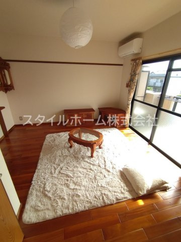 【居間・リビング】 | ユトリロキャッスル | 別部屋写真です。
