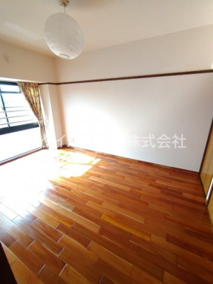 【内装】 | ユトリロキャッスル | 別部屋写真です。