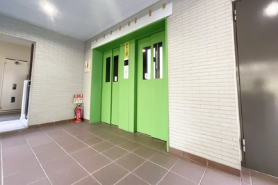 【その他共用部分】 | サンロイヤル新田辺アカデミア2号館 | バルコニーは陽当りの良い東向きのワイドバルコニーです。