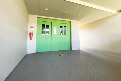 【その他共用部分】 | サンロイヤル新田辺アカデミア2号館 | エレベーターが２基あるので朝の忙しい時間も混みあう心配がなく安心です。