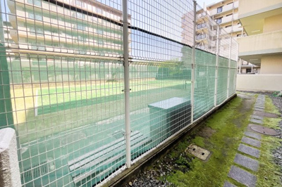 【その他共用部分】 | サンロイヤル新田辺アカデミア2号館 | コンビニ徒歩5分、スーパー徒歩11分と徒歩圏内にあるので毎日のお買物に助かります。