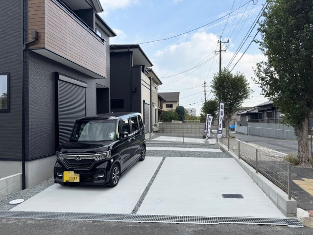 ーBloomーブルームー小倉南区朽網西5丁目1期　【小倉南区　新築戸建て】の駐車場|駐車スペースは並列3台可能♪【小倉南区　新築戸建て】