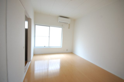 【洋室】 | サン泉ハイツ